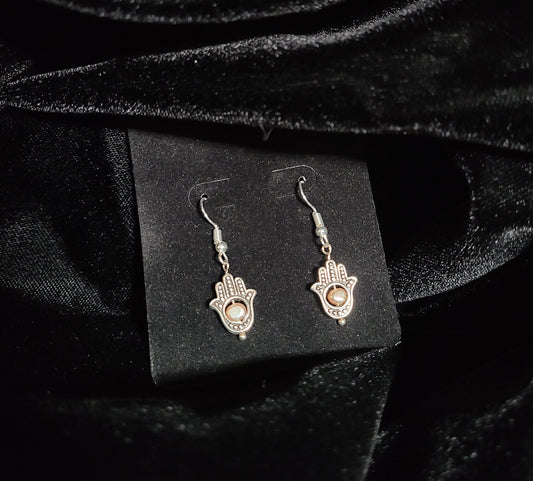 Hands of Fatima earrings bearing freshwater pearl